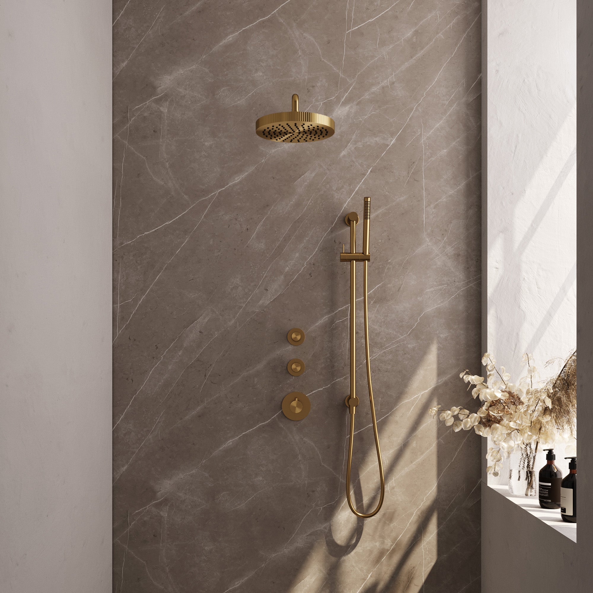Brauer Stripe inbouw regendoucheset met 2 stopkranen - gebogen wandarm - staafhanddouche - glijstang - Geborsteld Goud PVD